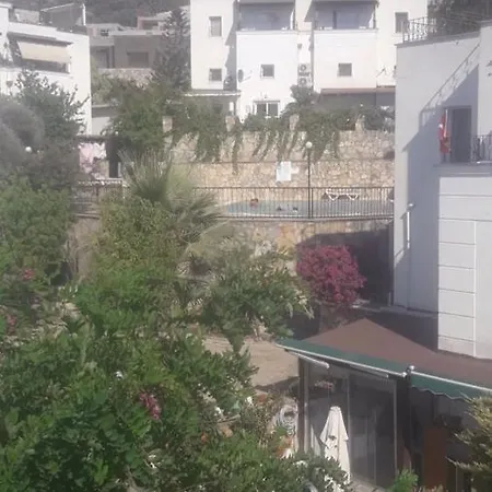 Villa Havuzlu Sitede Mustakil Villa,wifi Klima,havuz